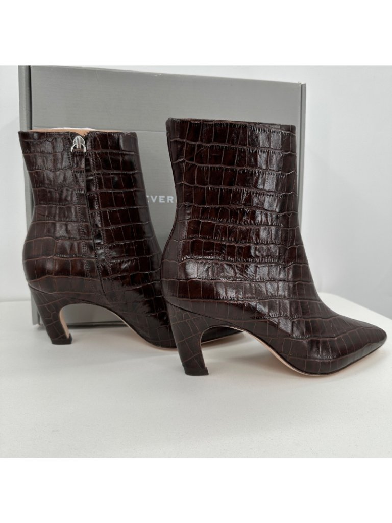 Everlane The Short Banana Heel Boot In Brown Crocodile Leather 8 Ankle Zip — image 2 of 6